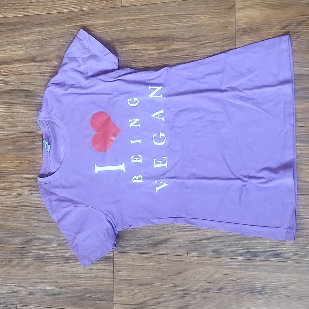 NWOT I LOVE BEING VEGAN TEE
